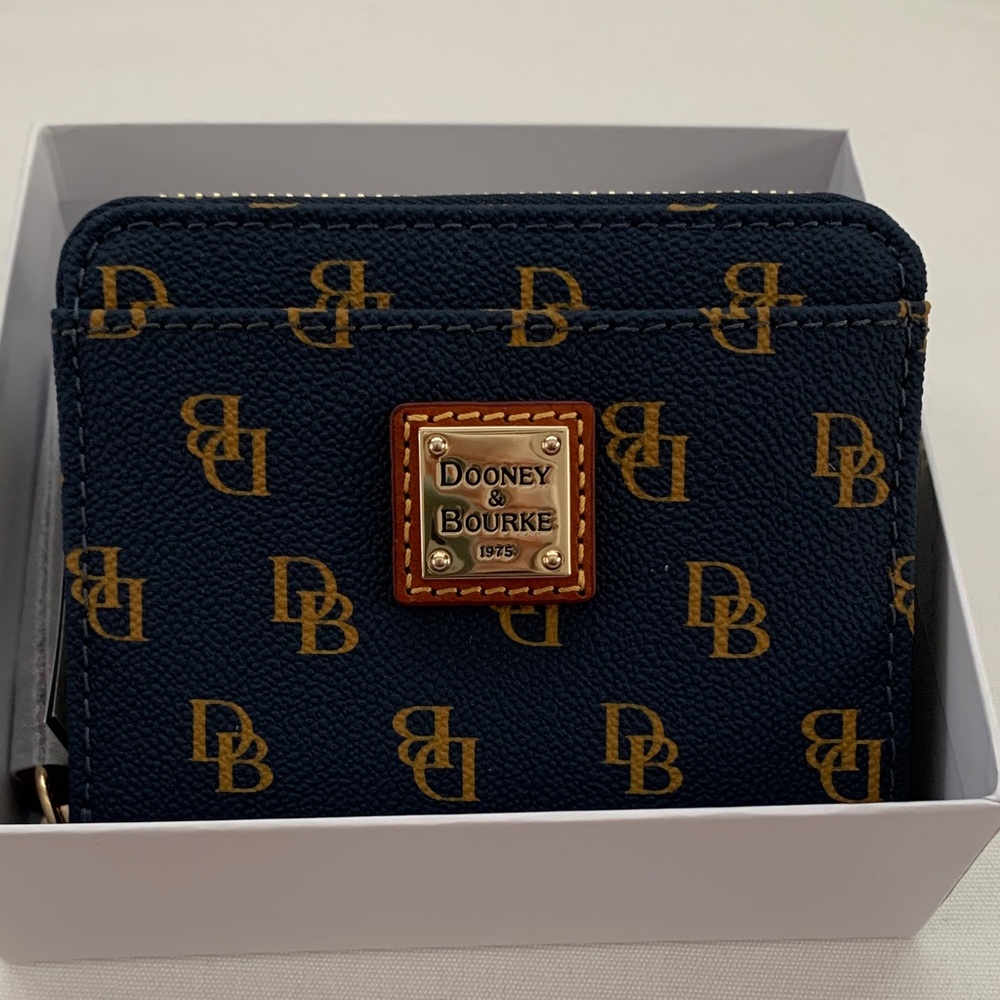 NWT Dooney & Bourke Zip Around Gretta Wallet